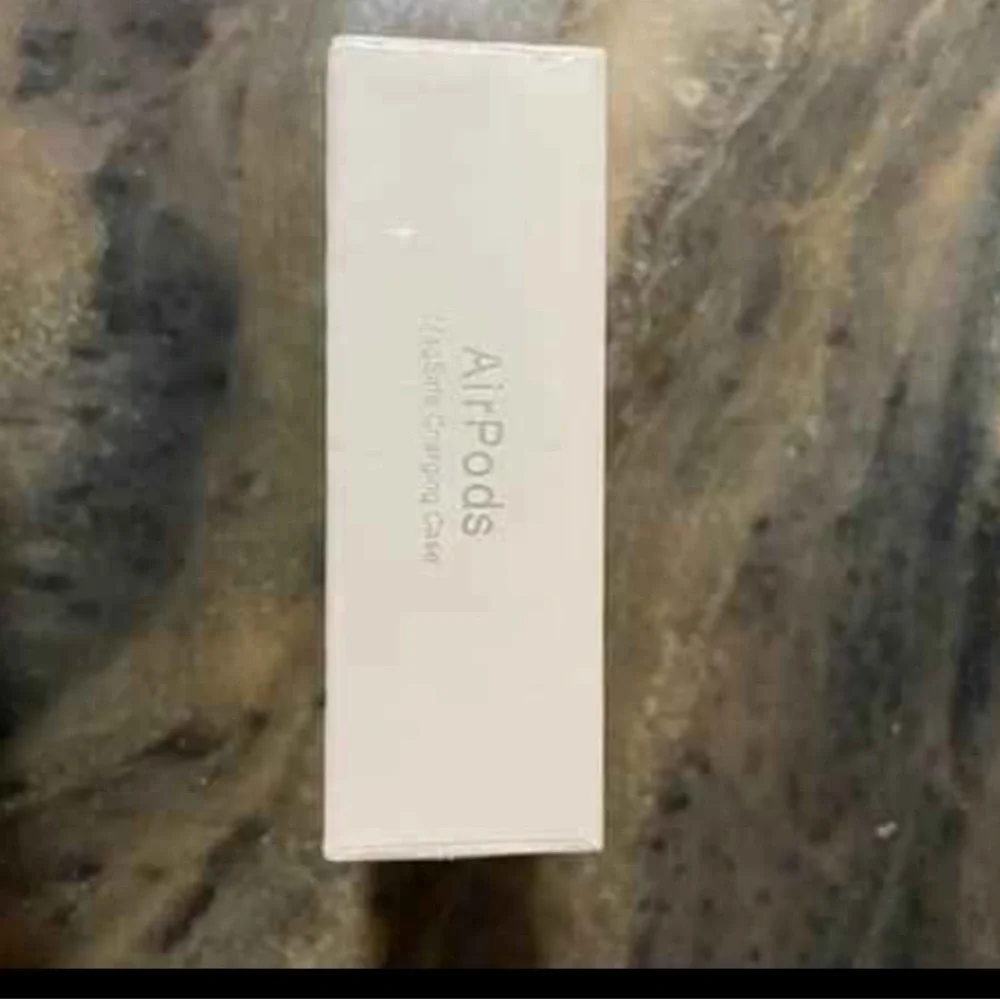 White Wireless Earbuds